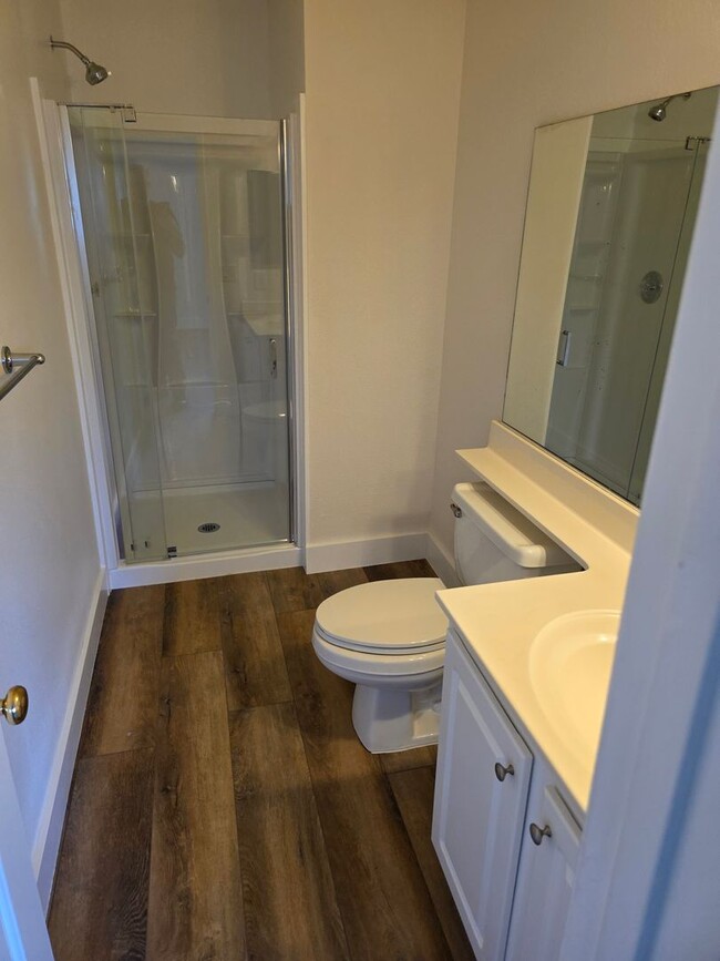 Building Photo - Special!! Newly renovated with new applian...