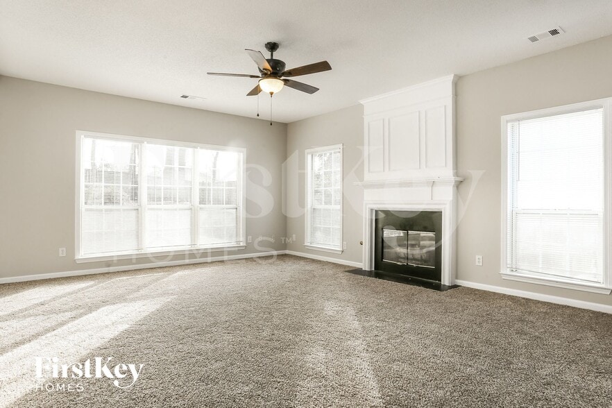 Building Photo - 786 Weybourne Ct NE