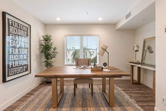 Building Photo - 1ST MONTH'S RENT IS FREE!!!! AVAILABLE NOW...