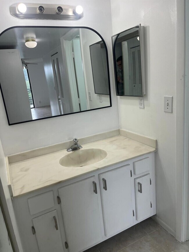 Building Photo - 6301 N University Dr