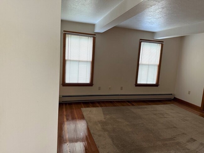 Building Photo - 32 Draper Ave