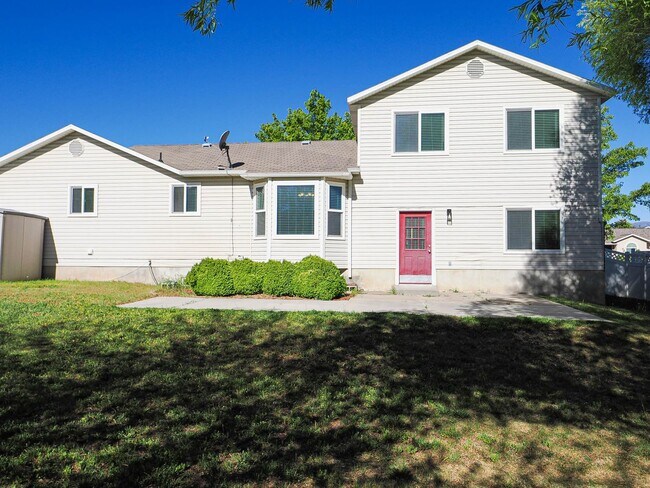 Building Photo - Beautiful House in West Jordan