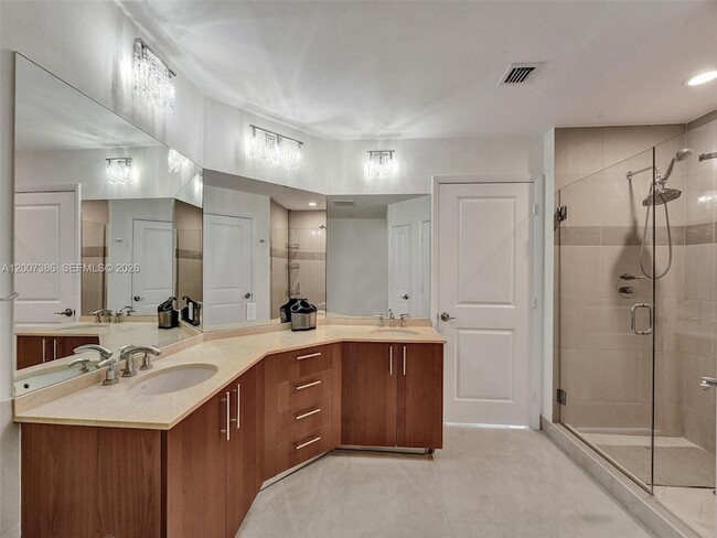 Building Photo - 1945 S Ocean Dr