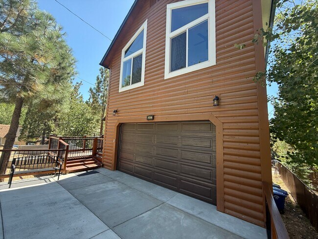 Building Photo - Stunning 4-Bedroom Home with Amazing Views, EV Charger & Solar in Big Bear!
