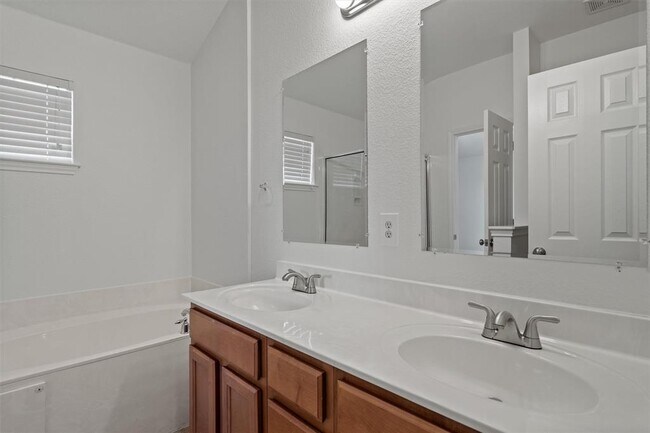 Building Photo - 9201 Brodie Ln