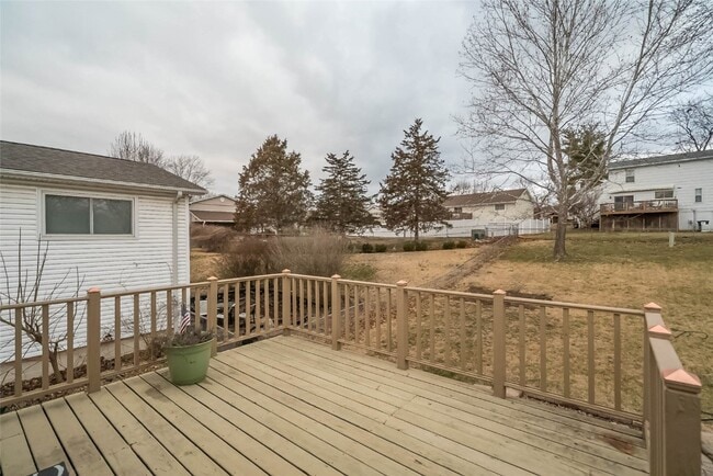 Building Photo - 335 Parma Dr