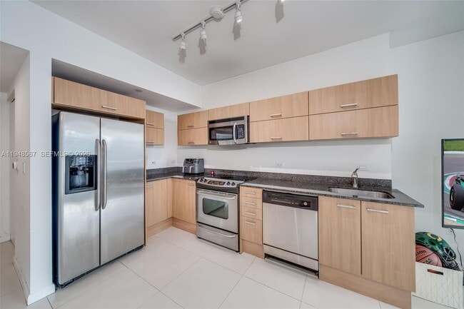 Building Photo - 350 S Miami Ave