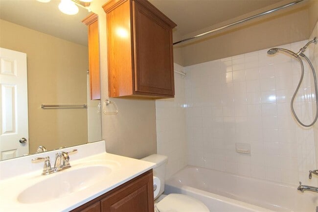 Building Photo - 18405 Tallgrass Prairie Dr