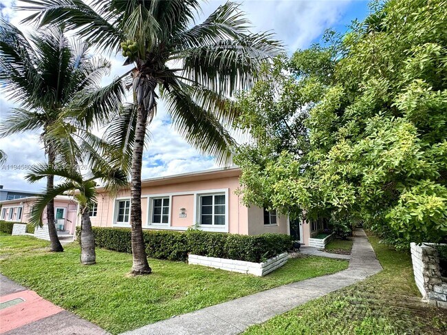 Building Photo - 1785 Calais Dr