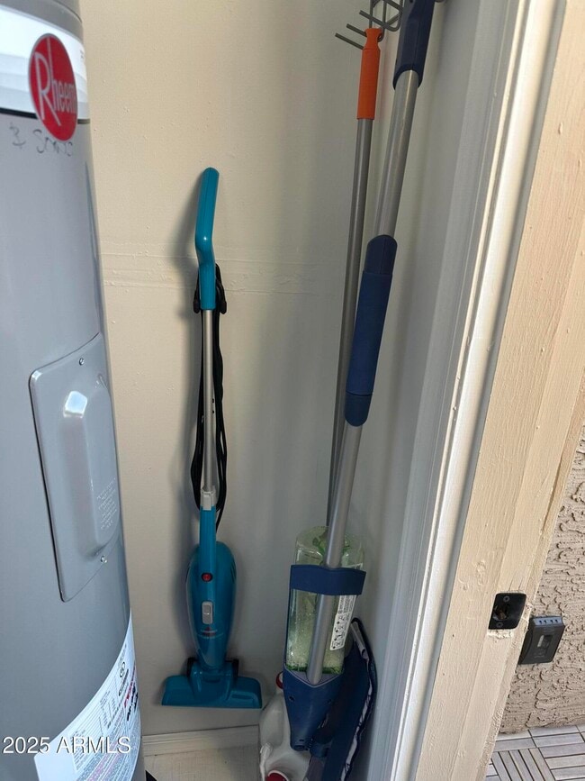 Building Photo - 5704 E Aire Libre Ave