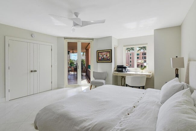 Building Photo - 100 SE 5th Ave