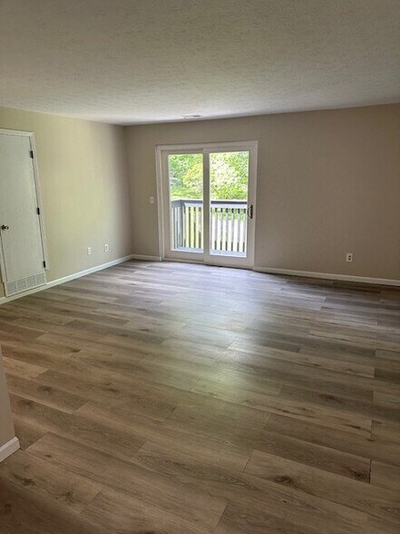 Building Photo - 1000 Valley View Ln