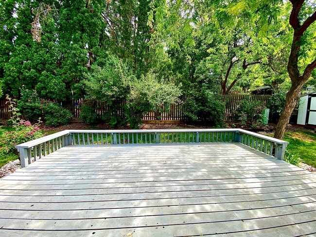 Building Photo - Lovely Highlands Home w/a View Available 7...