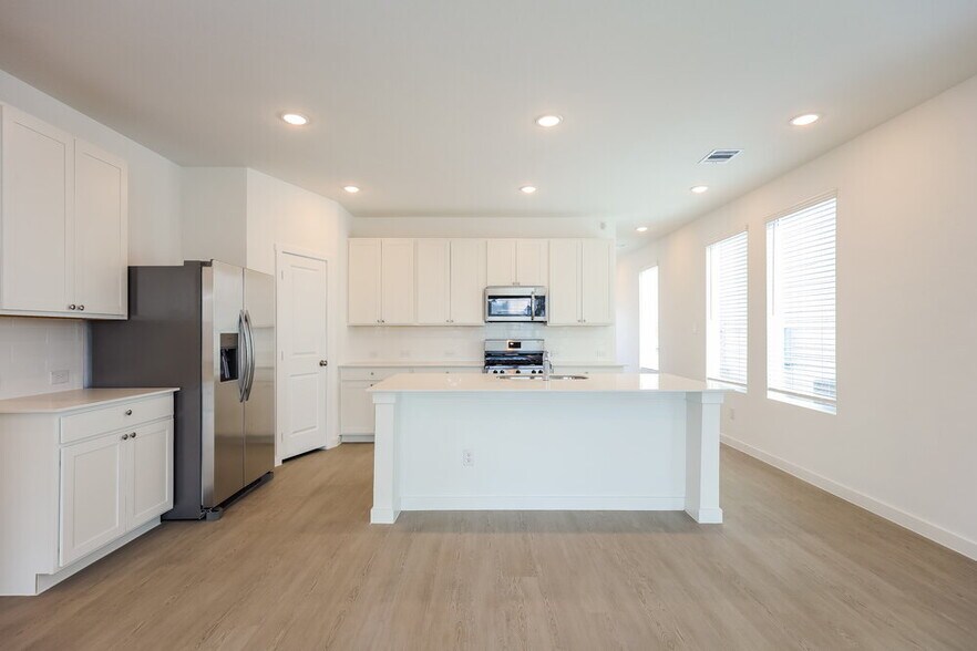 Building Photo - 15522 Crescent Pne