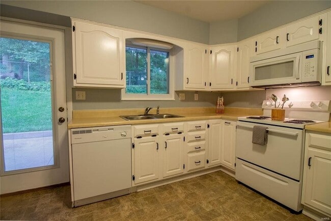 Building Photo - Kirkwood Split Level on a Cul-de-sac! Avai...