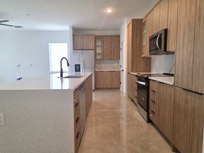 Building Photo - 4/2 in Villa Pass