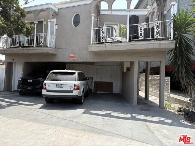 Building Photo - 120 Hurricane St