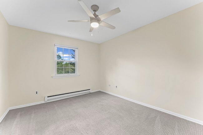Building Photo - 137 Weedon Ct