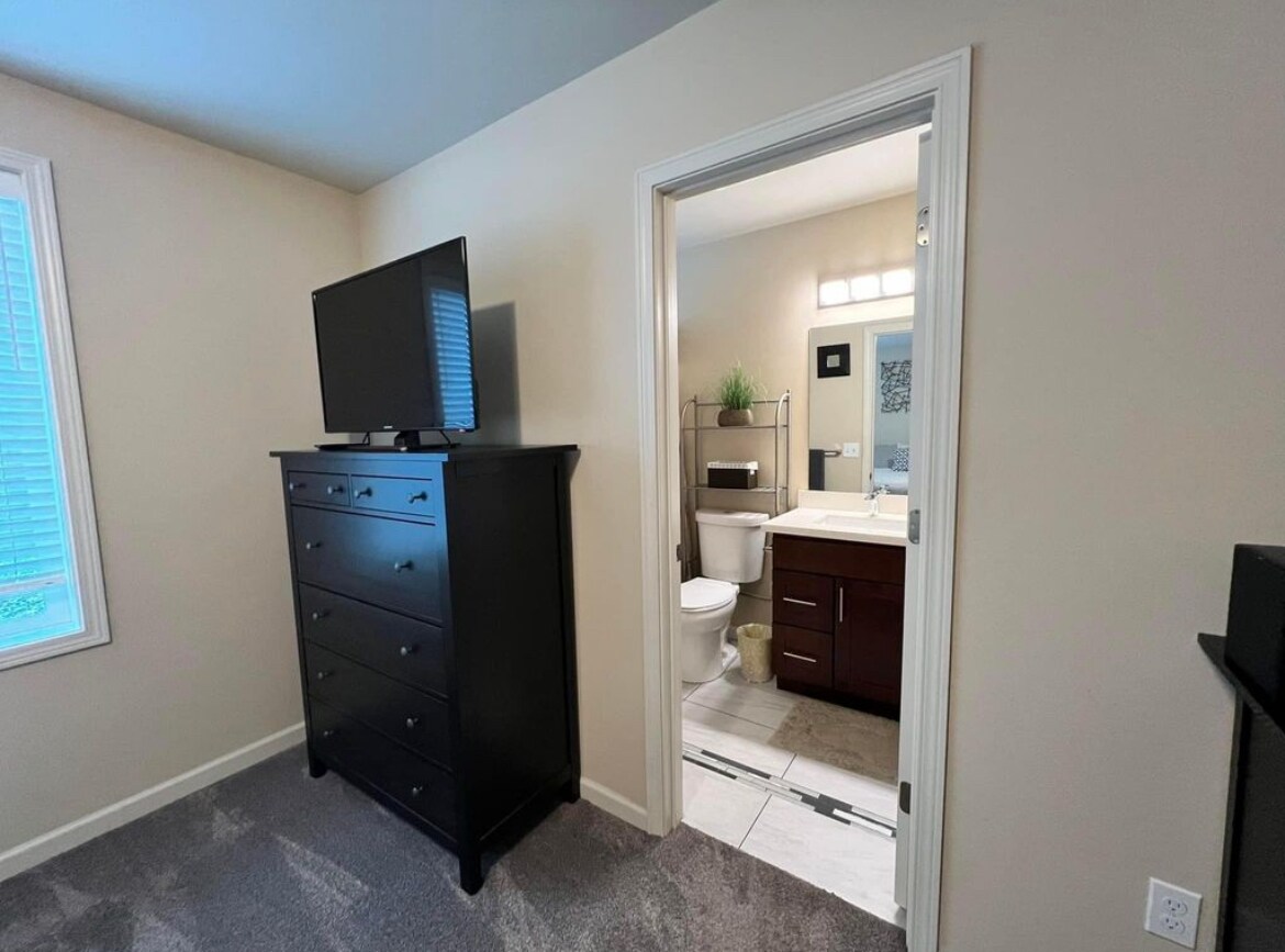 Building Photo - 239 S 126th St