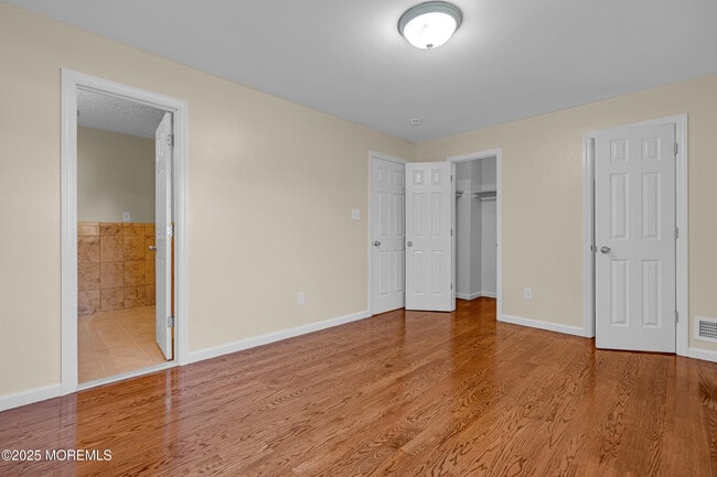 Building Photo - 10 Foxwood Ct