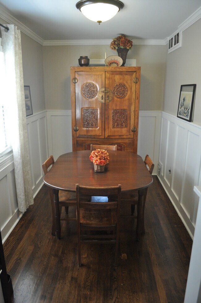 Building Photo - 107 S Iris St