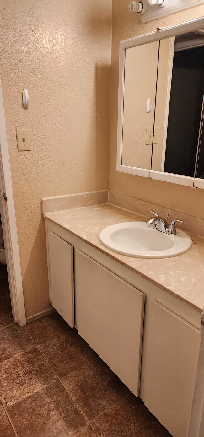 Building Photo - 574 Palmetto Dr