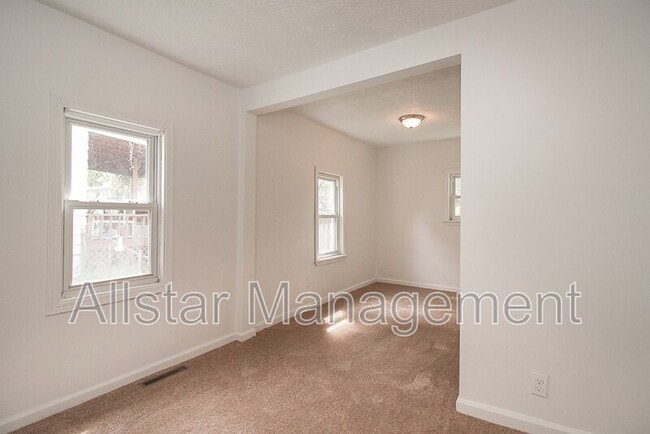 Building Photo - 736 Bettes Ave