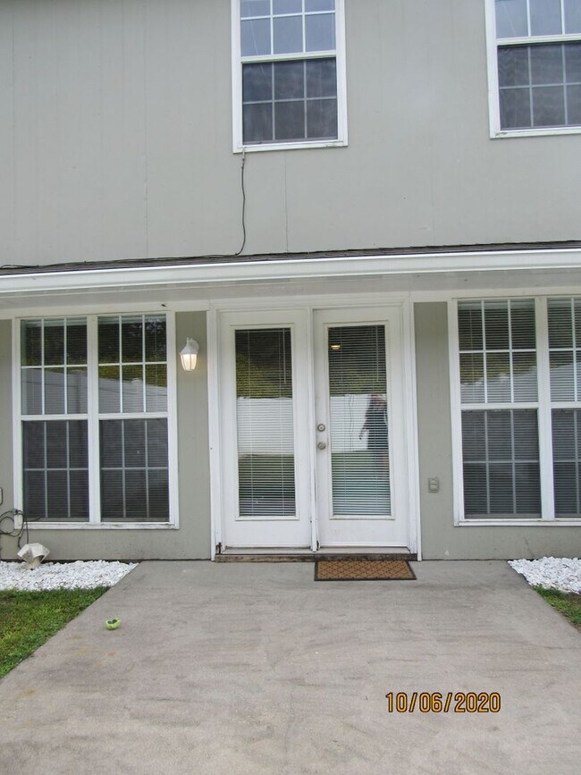 Building Photo - 207 Winthrope Ln