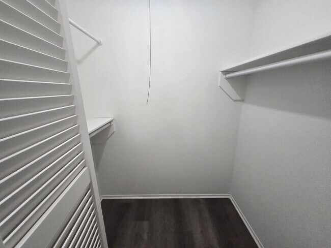 Building Photo - 3221 Dreeben Dr