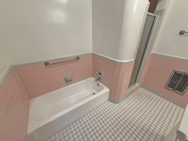 Building Photo - 1236 N Sweetzer Ave