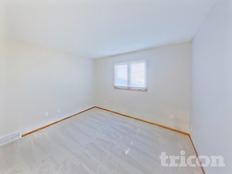 Building Photo - 931 Market St S