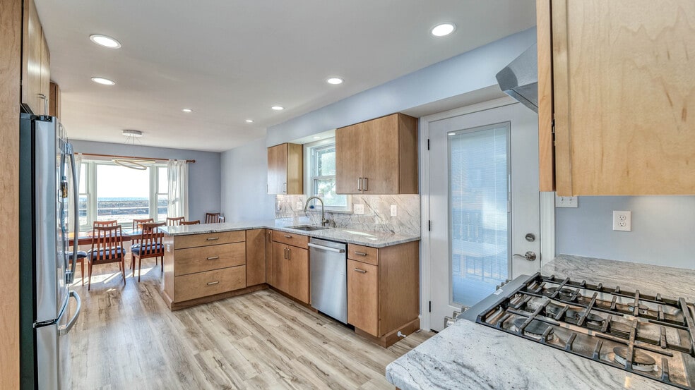 Building Photo - 108 S Newark Ave