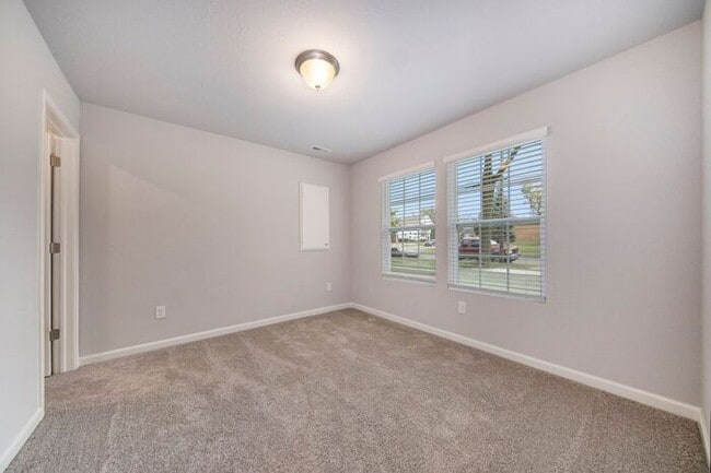 Building Photo - 511 Burr St