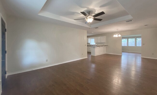 Building Photo - Beautiful 4 bedbroom 2 bath home in McAllen.