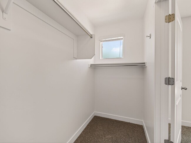 Building Photo - 98 E Harmony Ct