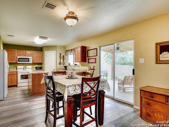 Building Photo - Move-In Ready Home with Fresh Updates & Spacious Layout in Converse