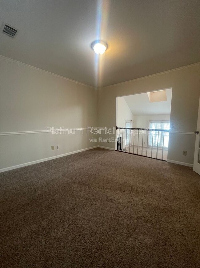 Building Photo - 940 Club Chase Ct