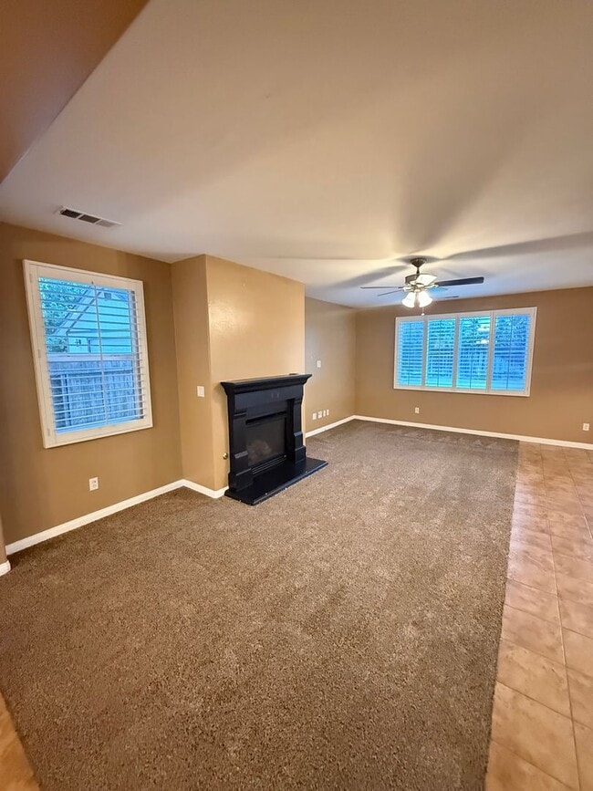 Building Photo - Spacious 4-Bedroom Home in Terra Vista