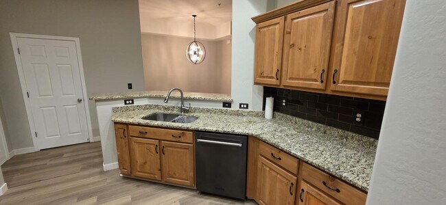 Building Photo - 14575 W Mountain View Blvd