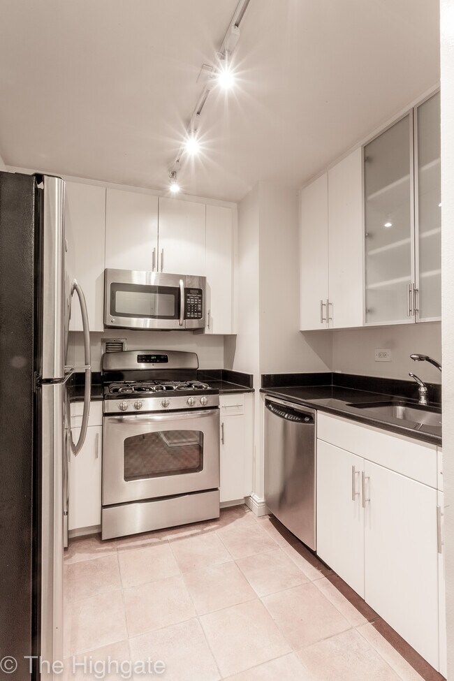 Building Photo - 182 E 95th St