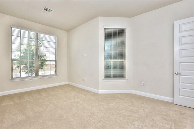 Building Photo - 10604 Lavon Bend