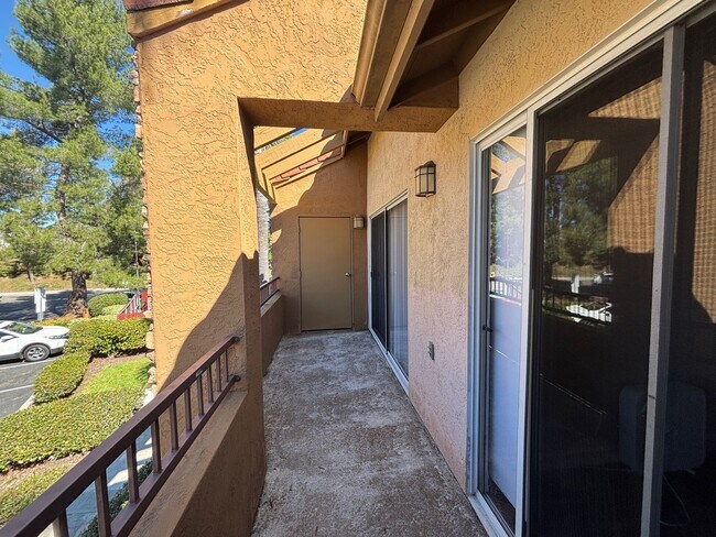 Building Photo - Beautiful 2-Bedroom Condo in Desirable Ran...