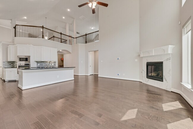 Building Photo - 4037 Hawthorne Dr
