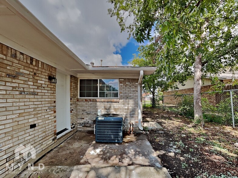 Building Photo - 11364 Quail Run St