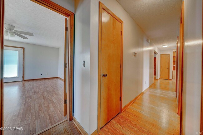 Building Photo - 2422 Thames Dr