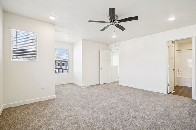 Building Photo - 1090 S 400 W
