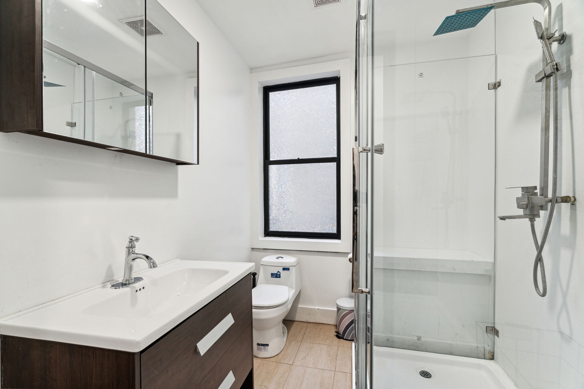 bathroom, shower - 411 E Girard Ave