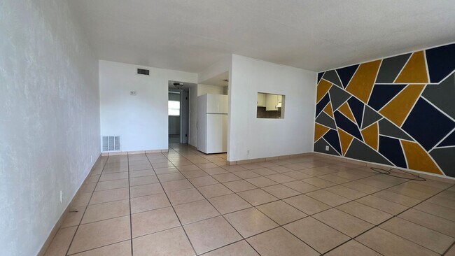Building Photo - 1140 S Ridgewood Ave