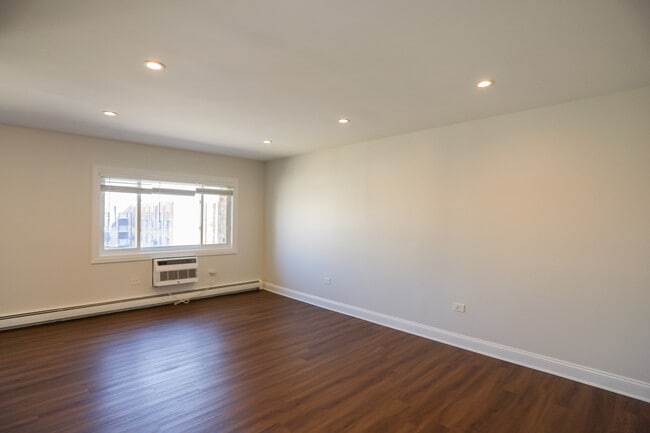 Building Photo - 8651 W Foster Ave