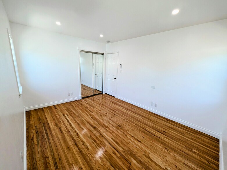 Building Photo - 2125 Carmona Ave